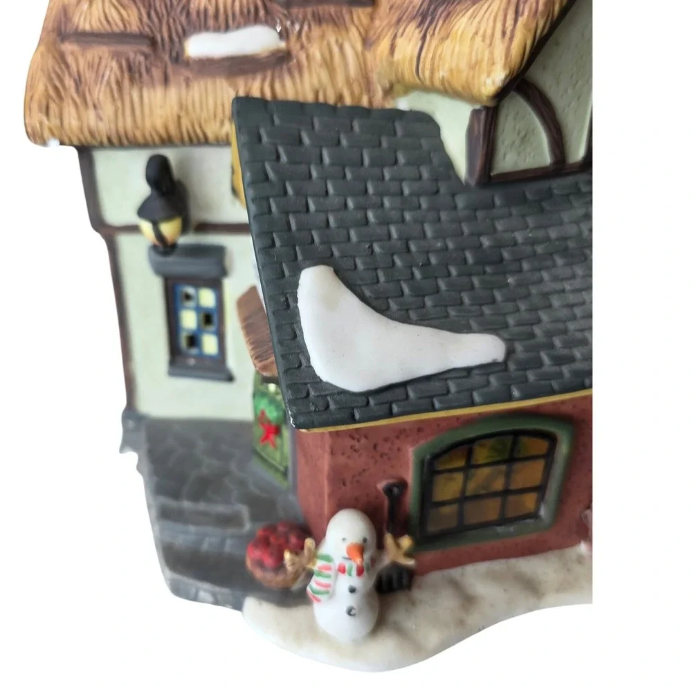 Holiday Time Village Collectibles Janes Quilt Shop Lighted‎ Christmas House G2